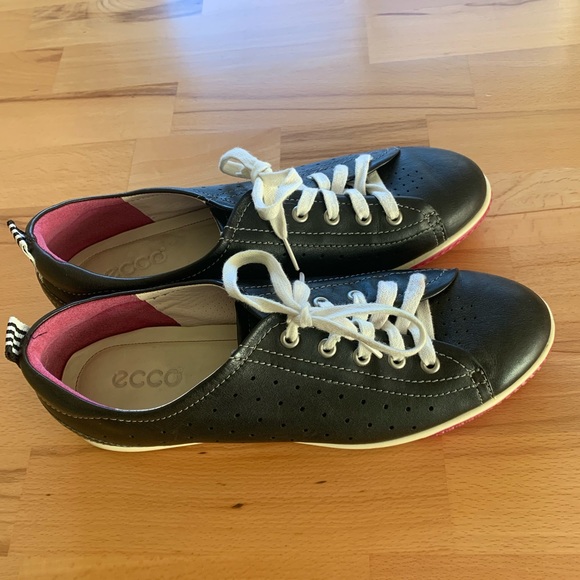 Ecco black leather sneakers size 10-10.5 (European 41) - Picture 1 of 13
